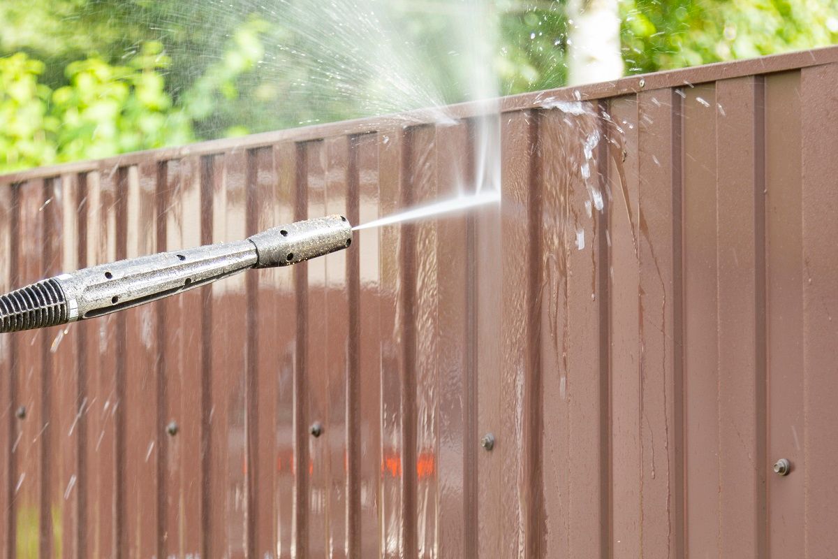 Five Benefits of Pressure Washing Your Decks and Fences