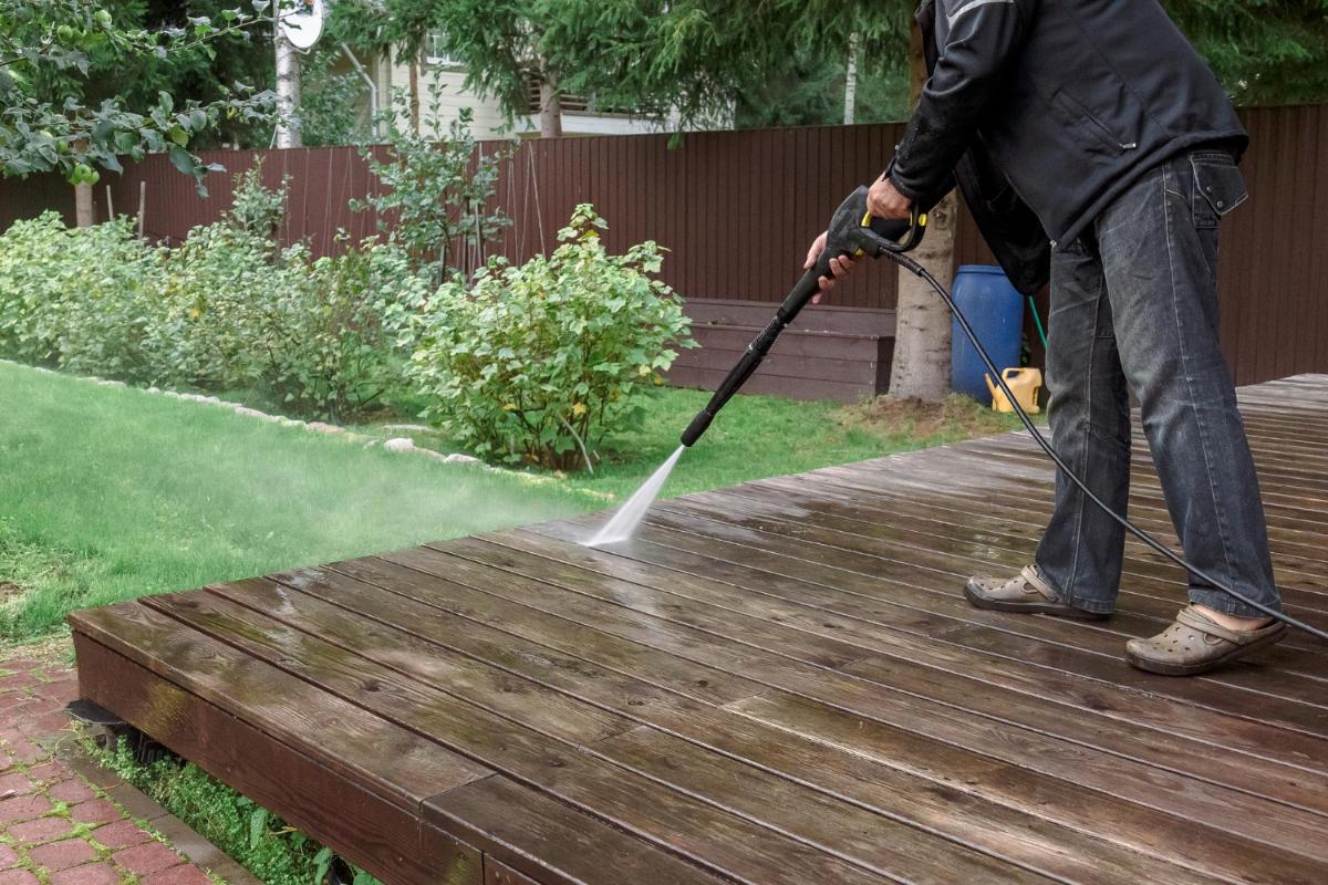 4 Steps to Making Your Wood Deck Look Beautiful Again