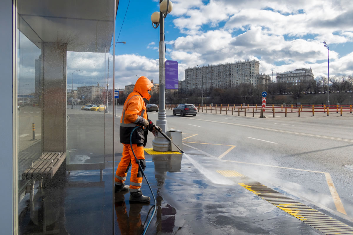 Four Tips for Choosing a Commercial Pressure Washing Service