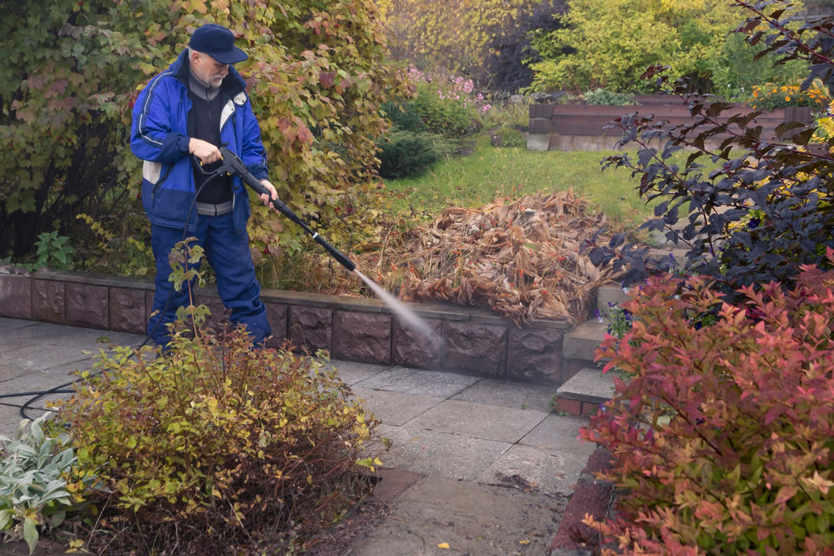 Four Reasons to Pressure Wash Your Home Before Selling