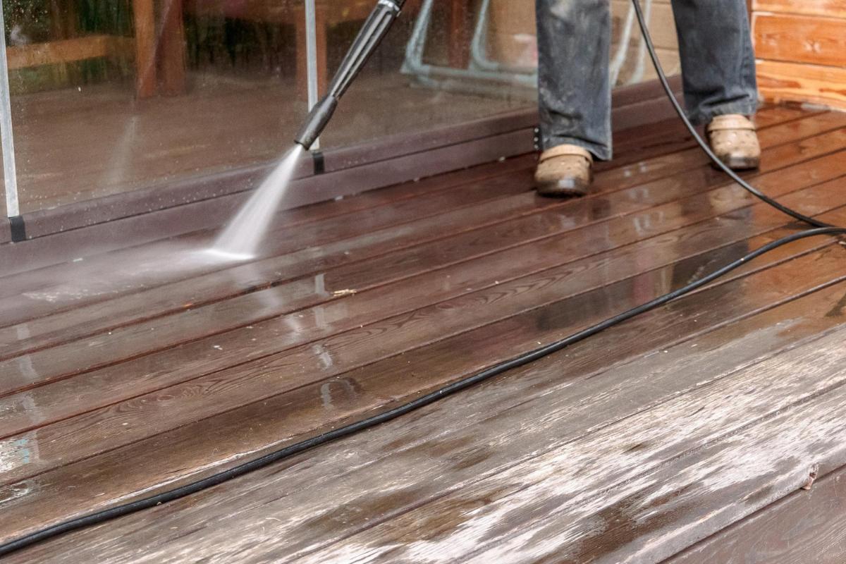 The Benefits to Pressure Washing Your Deck