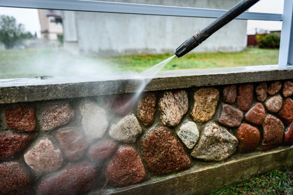 7 Popular Pressure Washing Applications