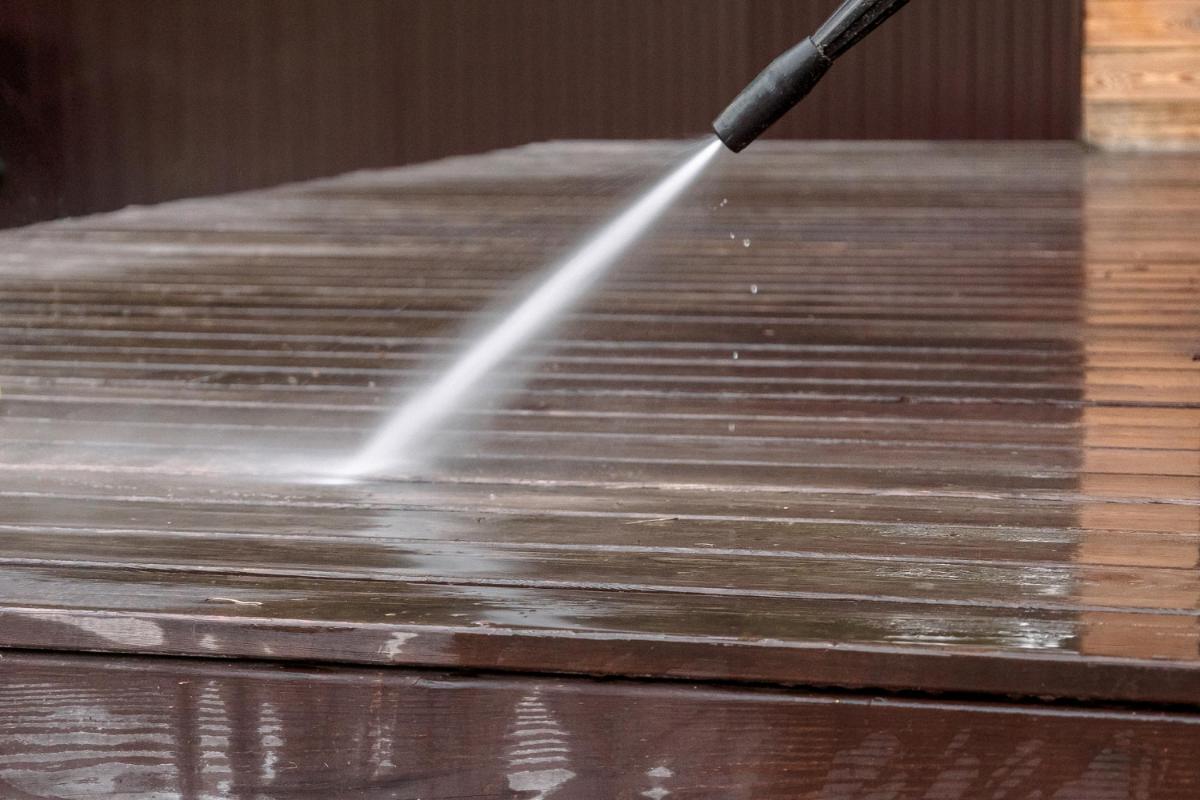Three Tips on How to Properly Pressure Wash Your Wooden Deck