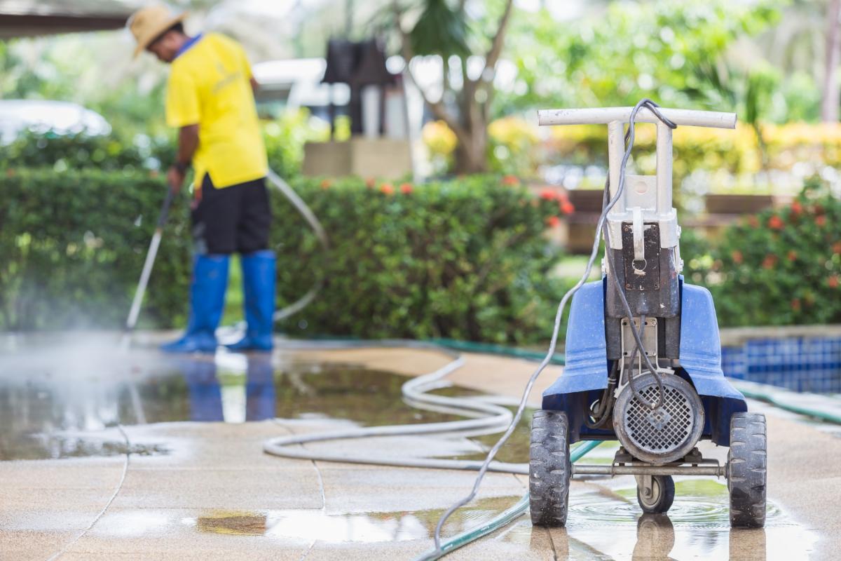 Tips to Follow When Pressure Washing Your Florida Property