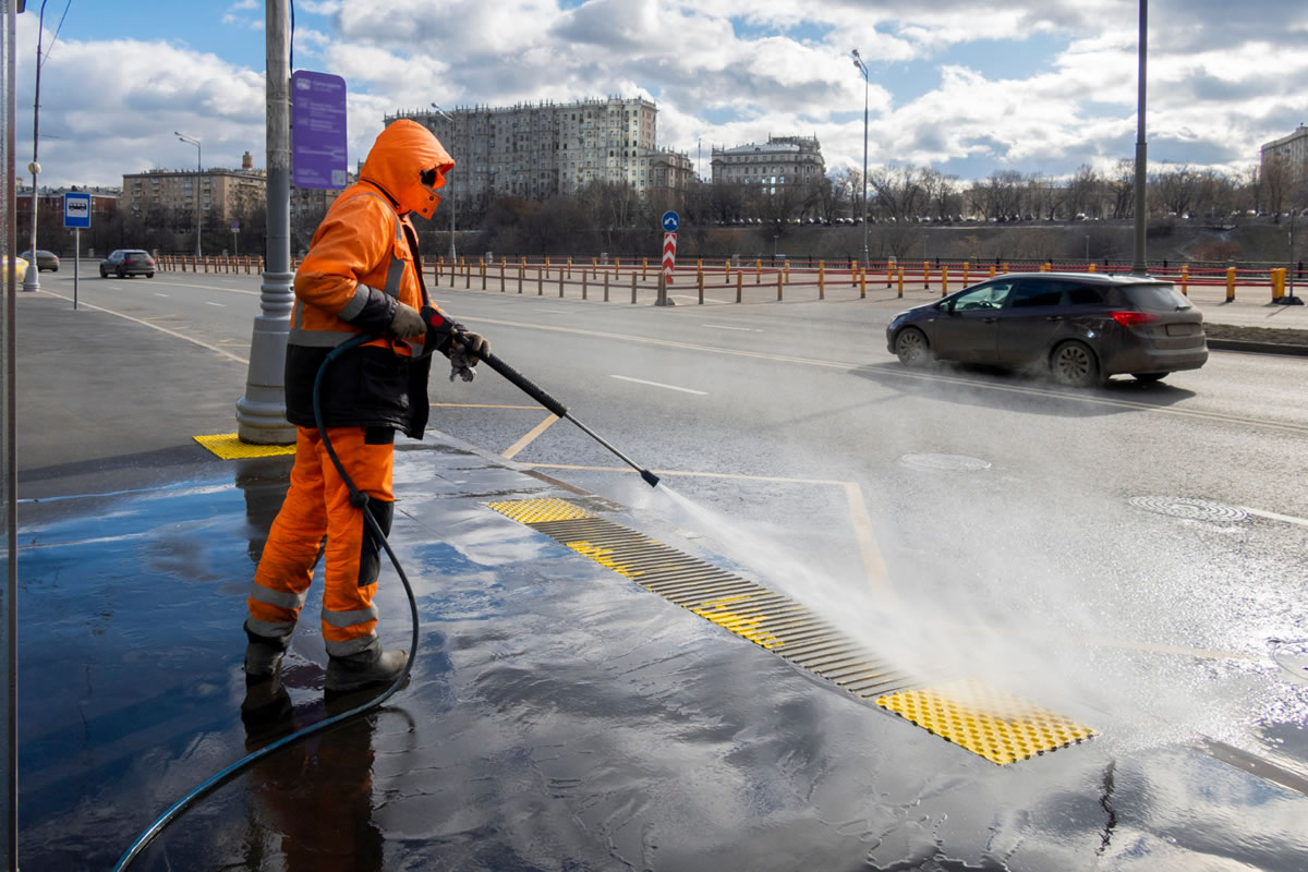 Reasons You Should Hire a Professional Pressure Washing Service