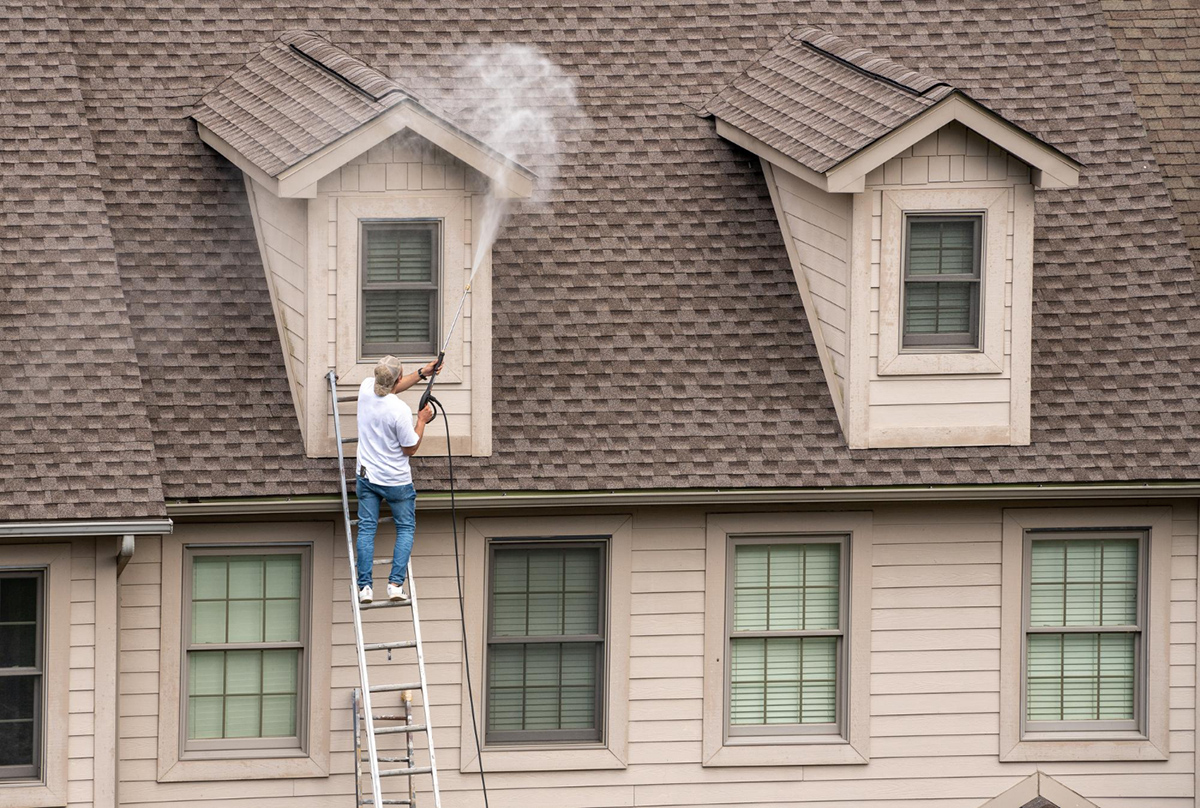 Tips for Pressure Washing the Exterior of Your Home