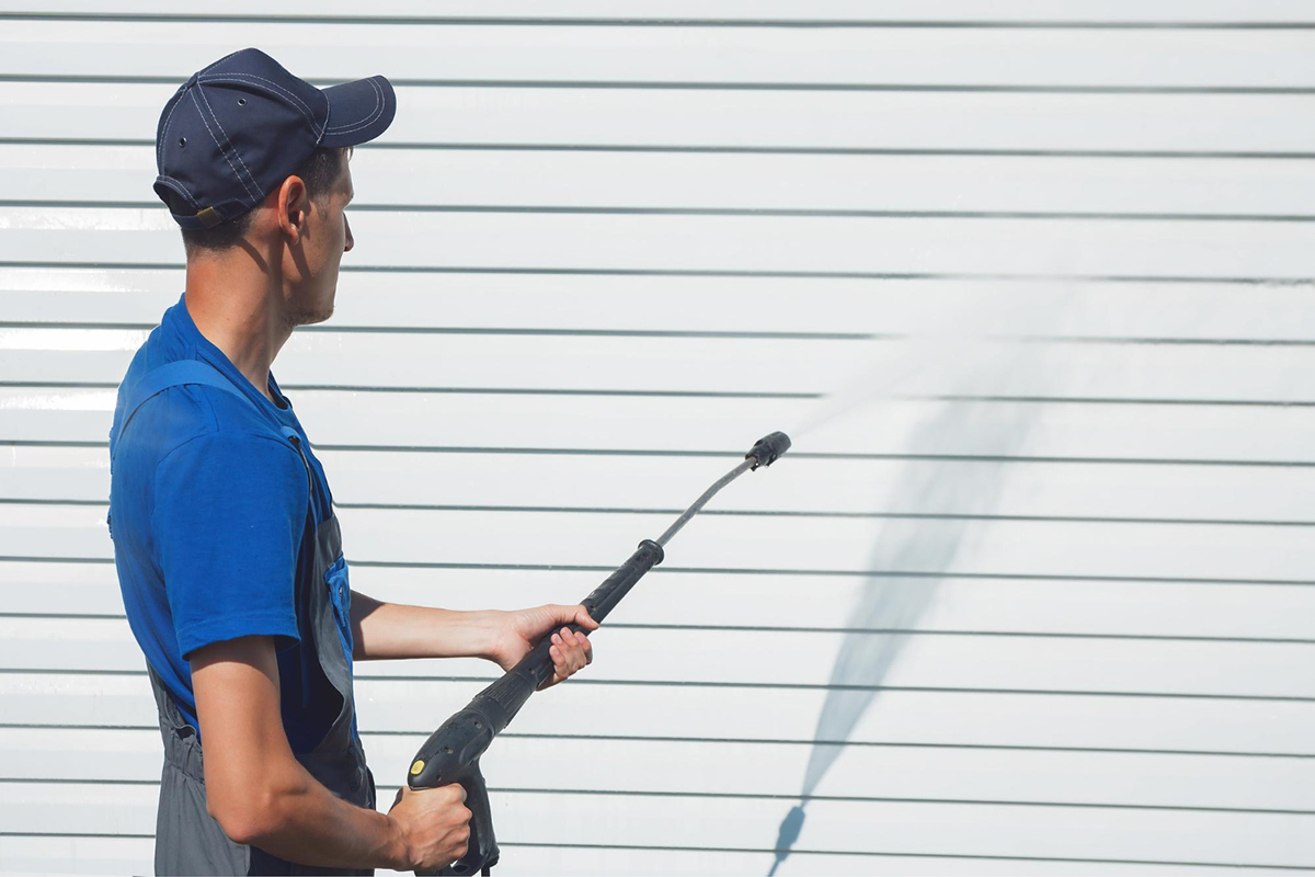 Tips on Cleaning Your Vinyl Siding with a Pressure Washer